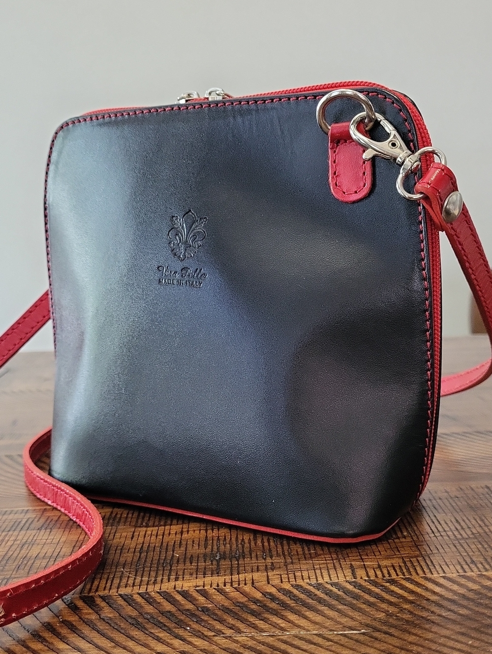 Vera Pelle Black Leather Crossbody with Red Accents